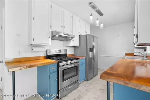 Kitchen - 2104 Edwin Pl, Lansing, MI 48911 photo 2 of 3