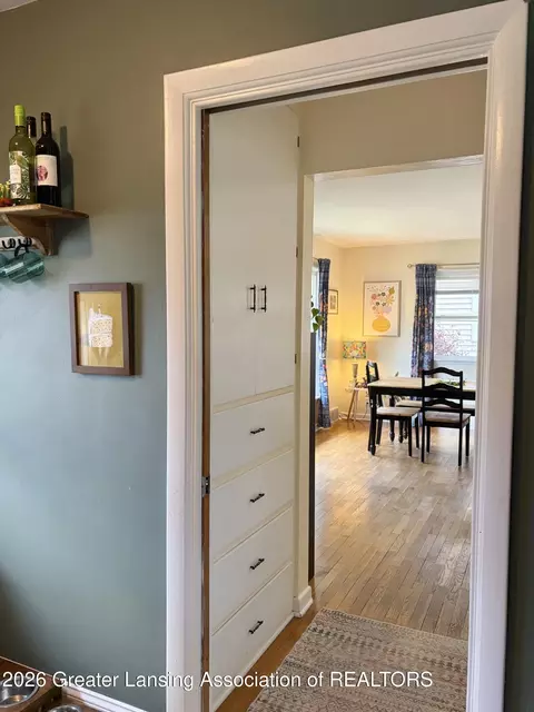 Entry Way - 1919 Cooper Ave, Lansing, MI 48910 photo 3 of 4