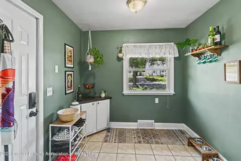 Entry Way - 1919 Cooper Ave, Lansing, MI 48910 photo 2 of 4