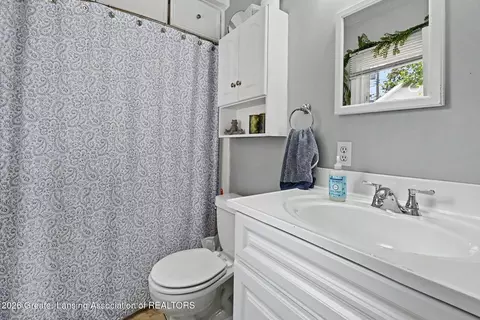 Bath - 1919 Cooper Ave, Lansing, MI 48910 photo 1 of 1