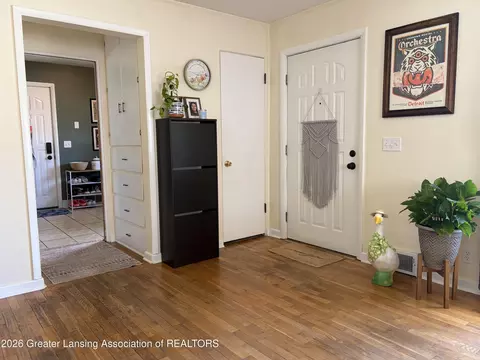Entry Way - 1919 Cooper Ave, Lansing, MI 48910 photo 1 of 4