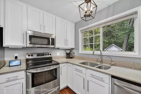 Kitchen - 13850 G K Dr, Bath, MI 48808 photo 1 of 4
