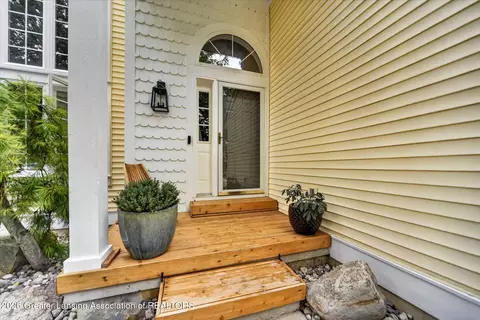 Exterior - 13850 G K Dr, Bath, MI 48808 photo 4 of 10