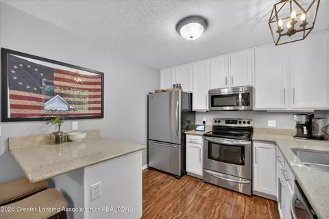 Kitchen - 13850 G K Dr, Bath, MI 48808 photo 3 of 4