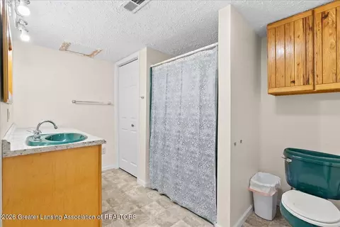 Bath - 24460 Prairie Corners Rd, Mendon, MI 49072 photo 3 of 3
