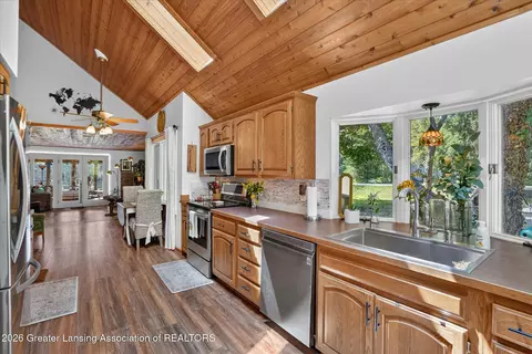 Kitchen - 11121 Wood Rd, Dewitt, MI 48820 photo 2 of 4