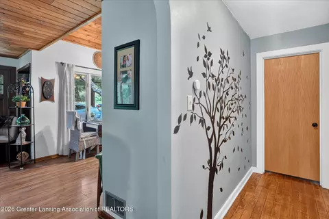Entry Way - 11121 Wood Rd, Dewitt, MI 48820 photo 4 of 6