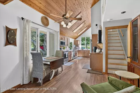 Entry Way - 11121 Wood Rd, Dewitt, MI 48820 photo 5 of 6