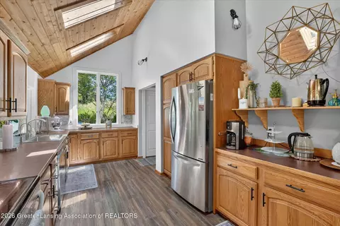 Kitchen - 11121 Wood Rd, Dewitt, MI 48820 photo 4 of 4