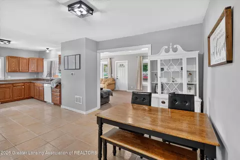 Dining - 2637 M-21, Saint Johns, MI 48879 photo 1 of 1