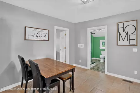 Entry Way - 2637 M-21, Saint Johns, MI 48879 photo 6 of 7