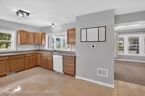 Kitchen - 2637 M-21, Saint Johns, MI 48879 photo 3 of 3