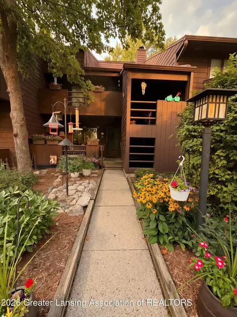 205 E Jolly Rd #12, Lansing, MI 48910