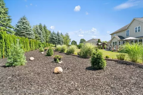 Exterior - 11592 Sara Ann Dr, Dewitt, MI 48820 photo 4 of 5