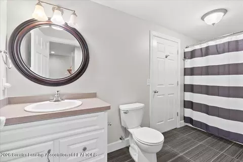 Bath - 11592 Sara Ann Dr, Dewitt, MI 48820 photo 2 of 5