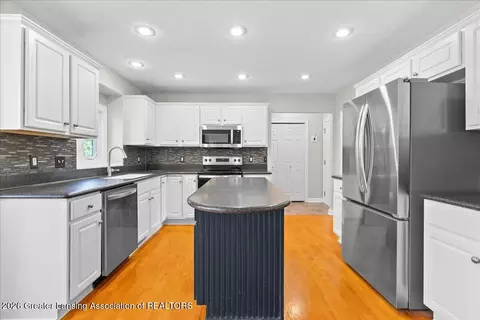 Kitchen - 11592 Sara Ann Dr, Dewitt, MI 48820 photo 5 of 5