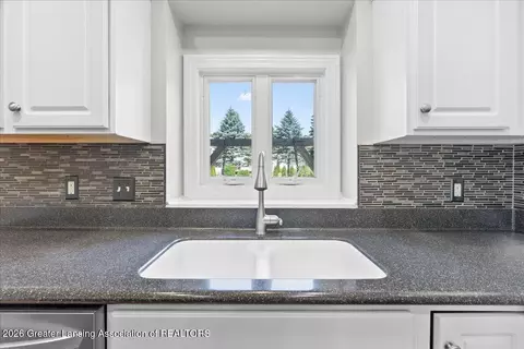 Kitchen - 11592 Sara Ann Dr, Dewitt, MI 48820 photo 3 of 5