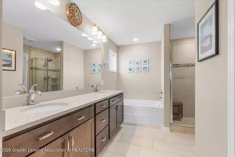 Bath - 11760 Claridge Dr, Dewitt, MI 48820 photo 3 of 4