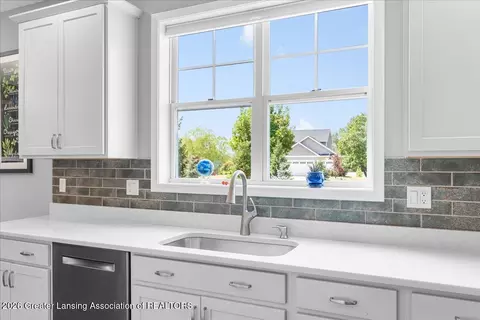 Kitchen - 11760 Claridge Dr, Dewitt, MI 48820 photo 4 of 6