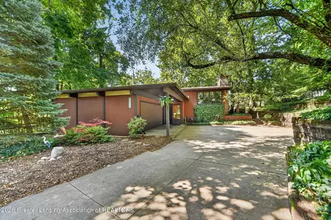 1515 Moores River Dr, Lansing, MI 48910