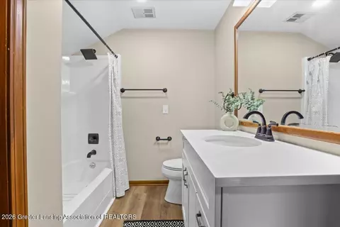 Bath - 1829 Crest St, Haslett, MI 48840 photo 2 of 2