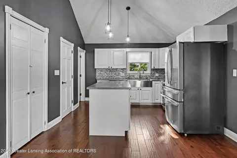 Entry Way - 5490 W Howe Rd, Dewitt, MI 48820 photo 2 of 5