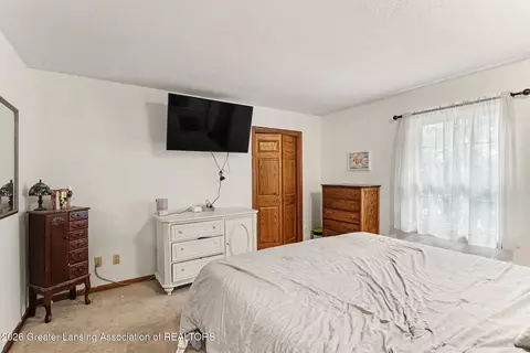Bedroom - 471 Windrock Ln, Dimondale, MI 48821 photo 3 of 8