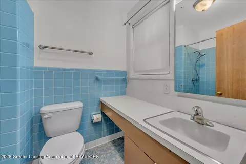 Bath - 6150 Valley Trl, Dimondale, MI 48821 photo 2 of 2