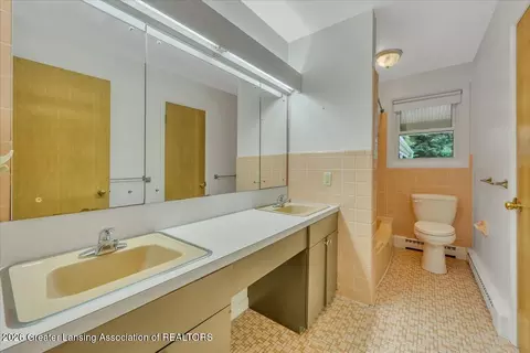 Bath - 6150 Valley Trl, Dimondale, MI 48821 photo 1 of 2