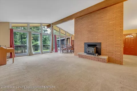 Living - 6150 Valley Trl, Dimondale, MI 48821 photo 2 of 4