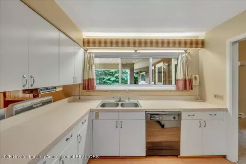 Kitchen - 6150 Valley Trl, Dimondale, MI 48821 photo 1 of 3
