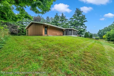 Exterior - 6150 Valley Trl, Dimondale, MI 48821 photo 5 of 8