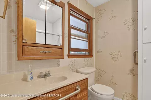 Bath - 9207 W Herbison Rd, Eagle, MI 48822 photo 1 of 3