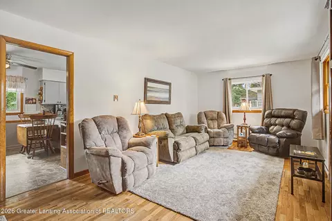Living - 427 Bates, Jackson, MI 49202 photo 1 of 2
