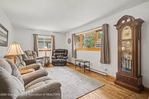 Living - 427 Bates, Jackson, MI 49202 photo 2 of 2