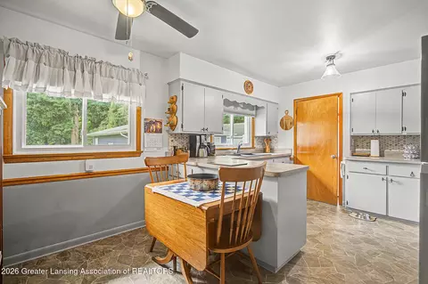 Kitchen - 427 Bates, Jackson, MI 49202 photo 1 of 4