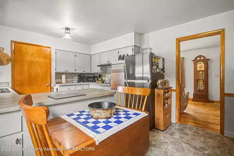 Kitchen - 427 Bates, Jackson, MI 49202 photo 2 of 4