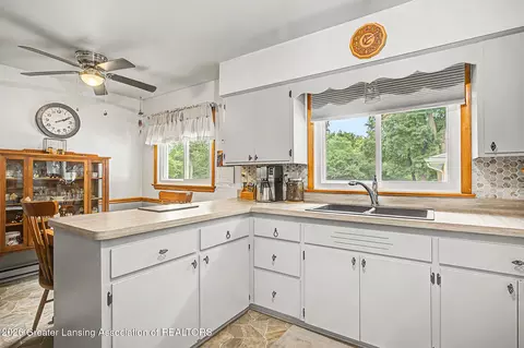 Kitchen - 427 Bates, Jackson, MI 49202 photo 3 of 4
