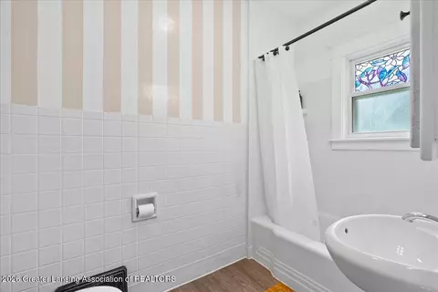 Bath - 321 E Thomas St, Lansing, MI 48906 photo 2 of 3