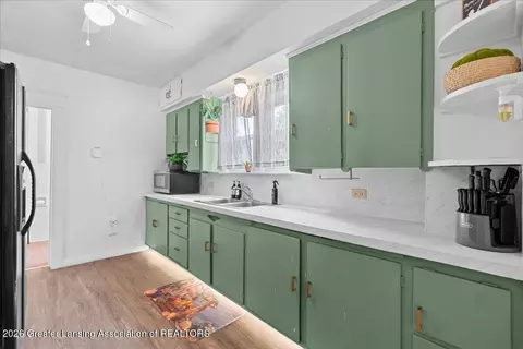 Kitchen - 321 E Thomas St, Lansing, MI 48906 photo 2 of 4