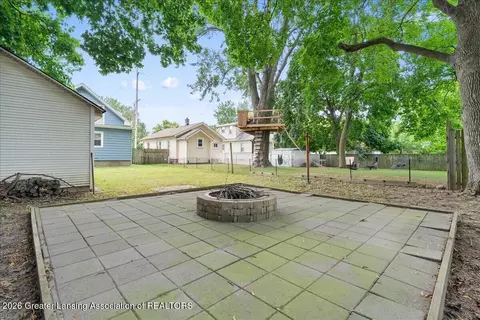 Exterior - 321 E Thomas St, Lansing, MI 48906 photo 2 of 4