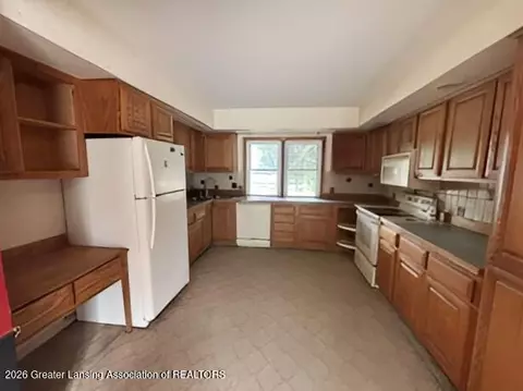 Kitchen - 1018 Ada St, Owosso, MI 48867 photo 2 of 2