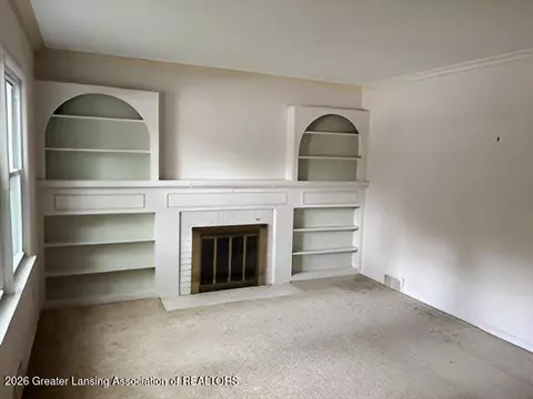 Living - 1018 Ada St, Owosso, MI 48867 photo 3 of 4