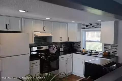 Kitchen - 441 Yoder Ln, Vestaburg, MI 48891 photo 2 of 2