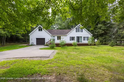 204 Reindeer Dr, Prudenville, MI 48651