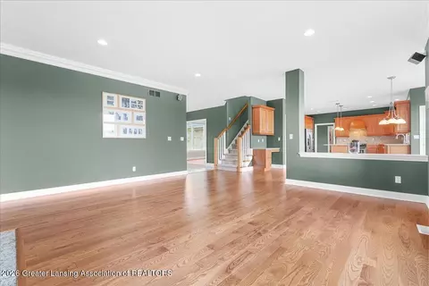 Living - 12935 Paradise Dr, Dewitt, MI 48820 photo 3 of 4
