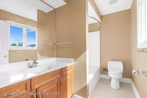 Bath - 12935 Paradise Dr, Dewitt, MI 48820 photo 2 of 9