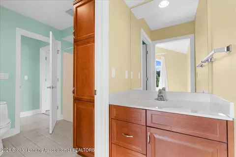 Bath - 12935 Paradise Dr, Dewitt, MI 48820 photo 8 of 9