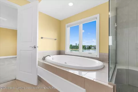 Bath - 12935 Paradise Dr, Dewitt, MI 48820 photo 4 of 9