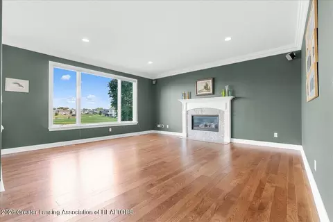 Living - 12935 Paradise Dr, Dewitt, MI 48820 photo 1 of 4